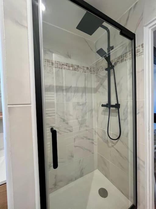 T2 Renove A 15 Min De Lyon Apartment Pierre Benite Bagian luar foto