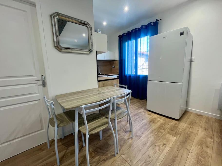 T2 Renove A 15 Min De Lyon Apartment Pierre Benite Bagian luar foto