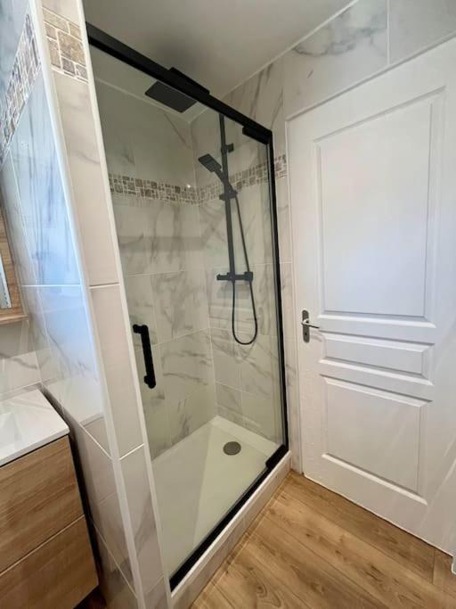 T2 Renove A 15 Min De Lyon Apartment Pierre Benite Bagian luar foto