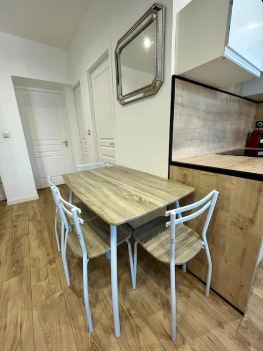T2 Renove A 15 Min De Lyon Apartment Pierre Benite Bagian luar foto
